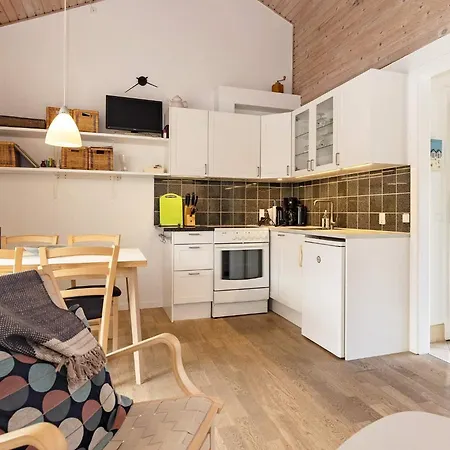 4 Person In Aeroskobing-by Traum *